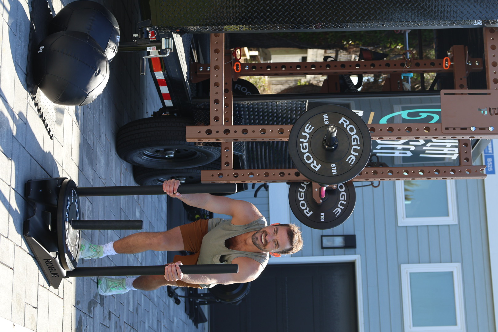 Training at the mobile gym trailer with squat rack